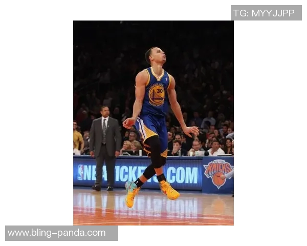 库里37岁302天创纪录单场至少25分10助攻并命中5个三分球成为最年长后卫